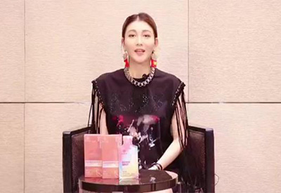 李彩樺翻包視頻