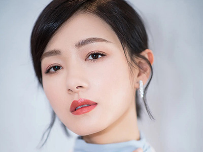 萬(wàn)茜代言費(fèi)(肖像照片代言費(fèi)用)